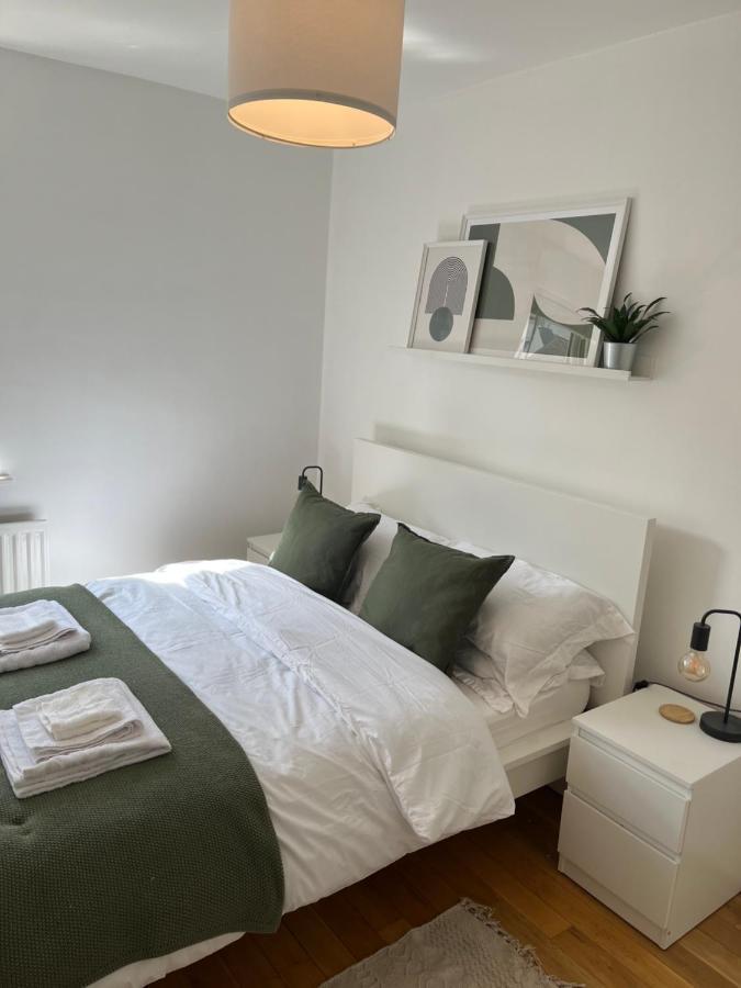 Homely 2 Story Cathedral City Apartment ダラム エクステリア 写真