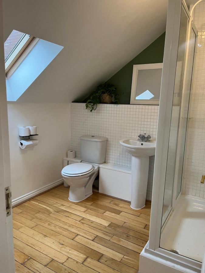 Homely 2 Story Cathedral City Apartment ダラム エクステリア 写真