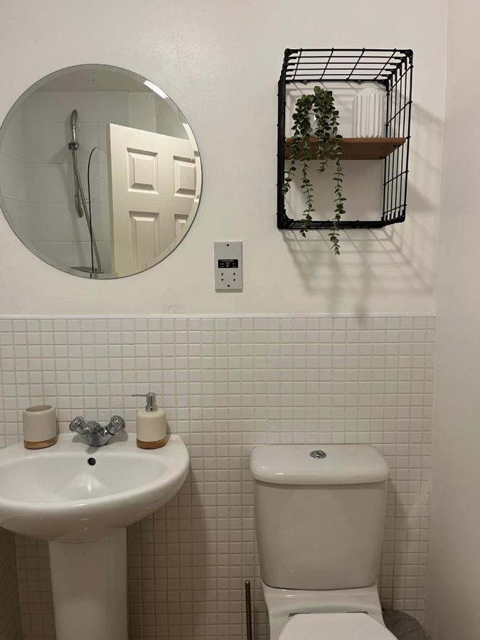 Homely 2 Story Cathedral City Apartment ダラム エクステリア 写真