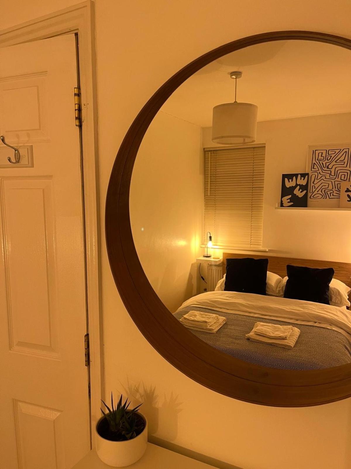 Homely 2 Story Cathedral City Apartment ダラム エクステリア 写真