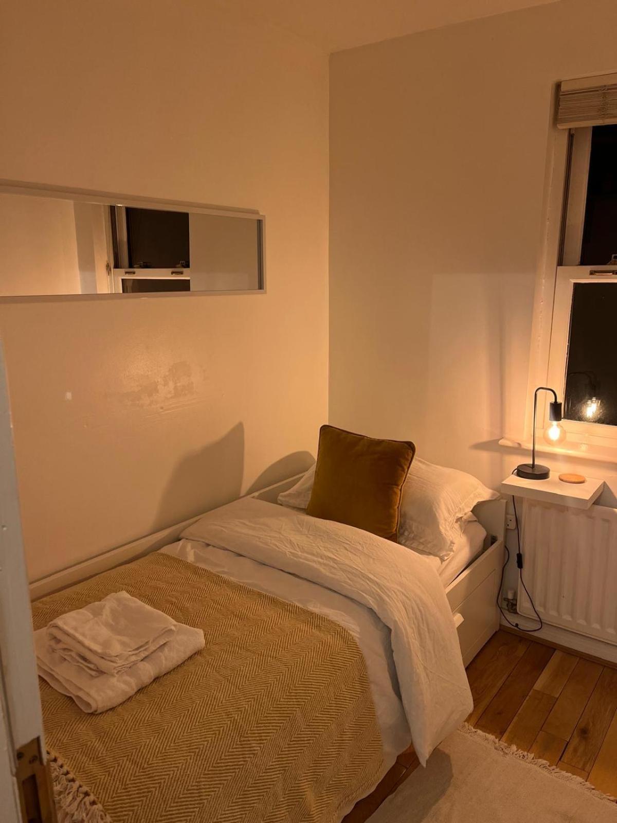 Homely 2 Story Cathedral City Apartment ダラム エクステリア 写真