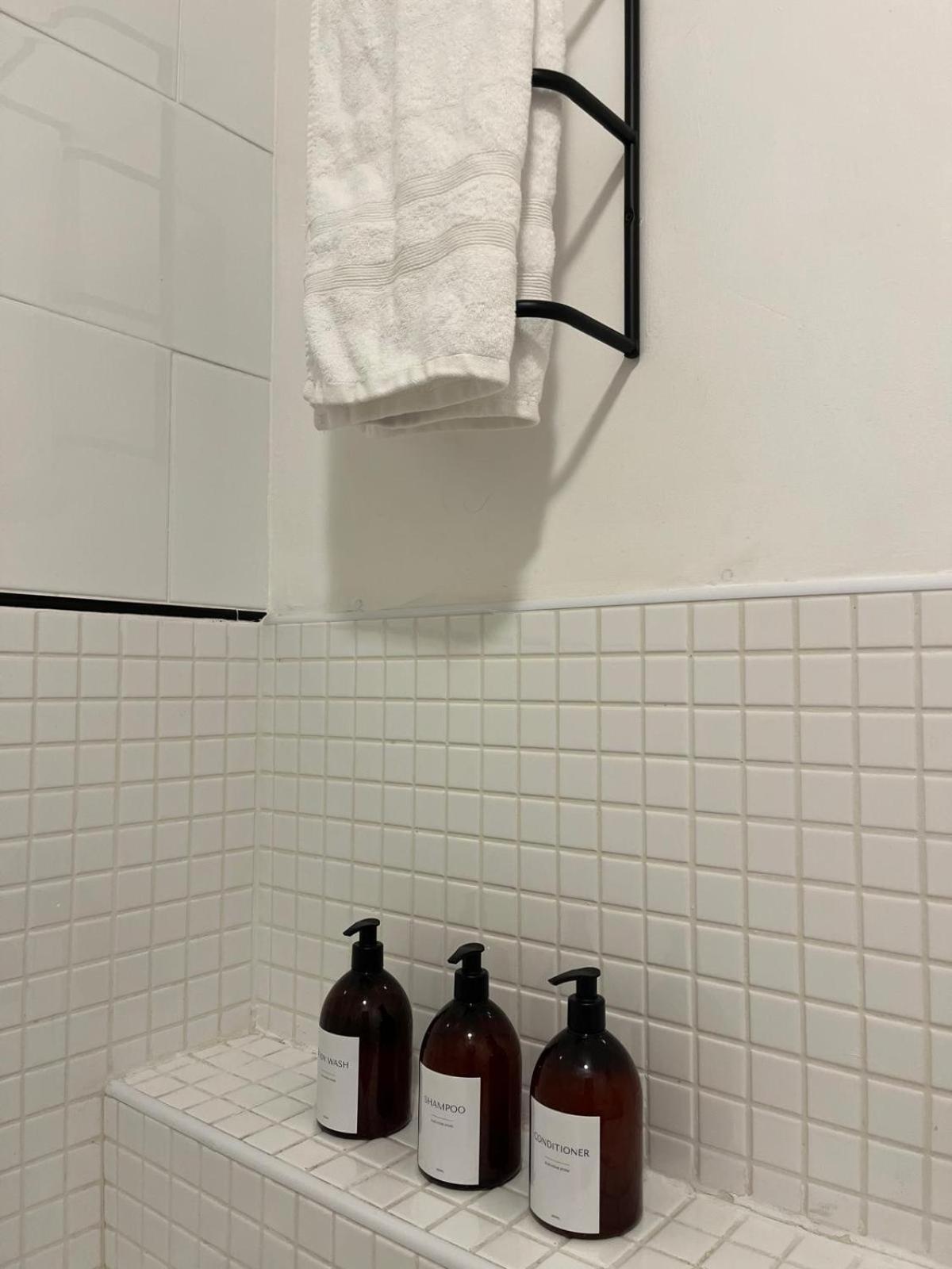 Homely 2 Story Cathedral City Apartment ダラム エクステリア 写真